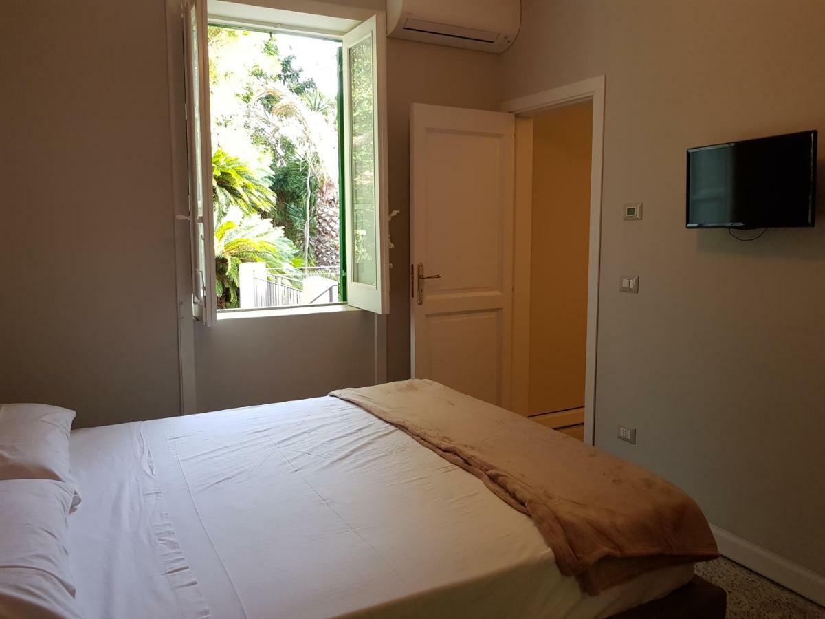 Giardino Labruto Apartment เมสซีนา ภายนอก รูปภาพ